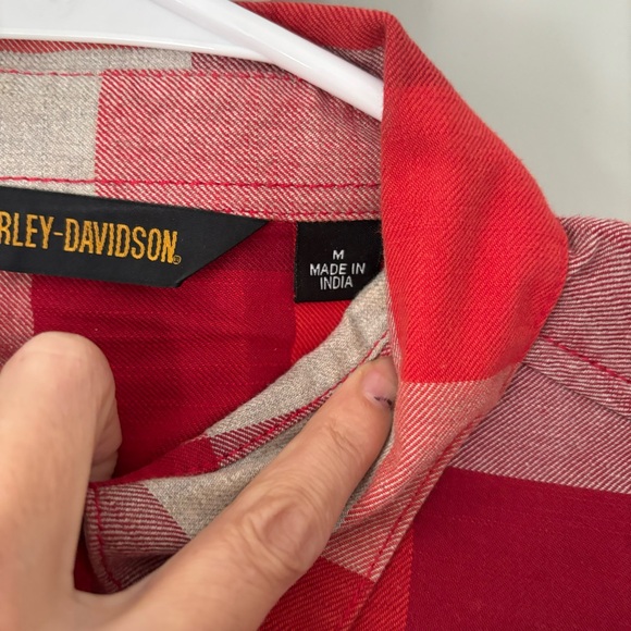 Women’s red HARLEY DAVIDSON flannel button down - Picture 3 of 4